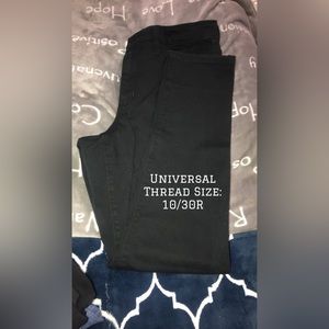 Universal Thread skinny jeans size 10/30R